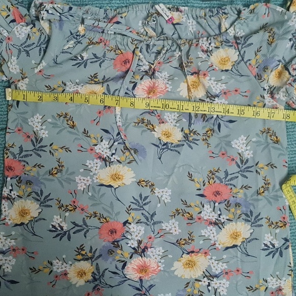 Floral Top - Picture 9 of 10